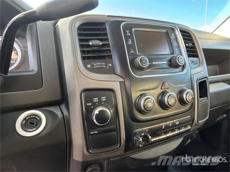 RAM 3500 4x4 Crew Cab Pickup Drugi