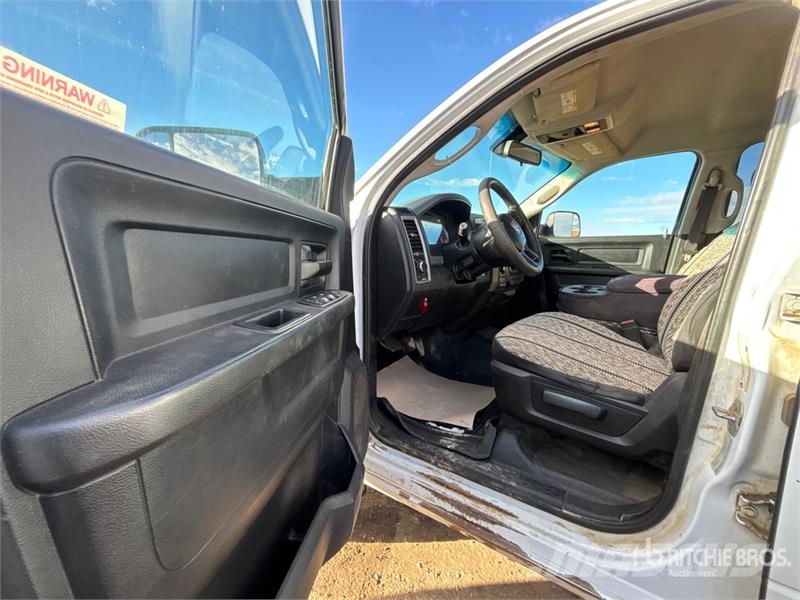 RAM 3500 4x4 Crew Cab Pickup Drugi