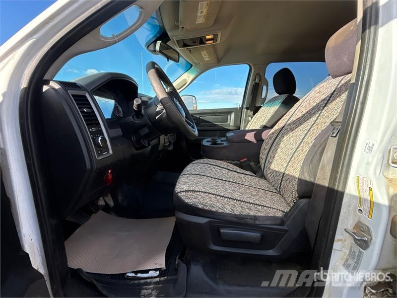 RAM 3500 4x4 Crew Cab Pickup Drugi