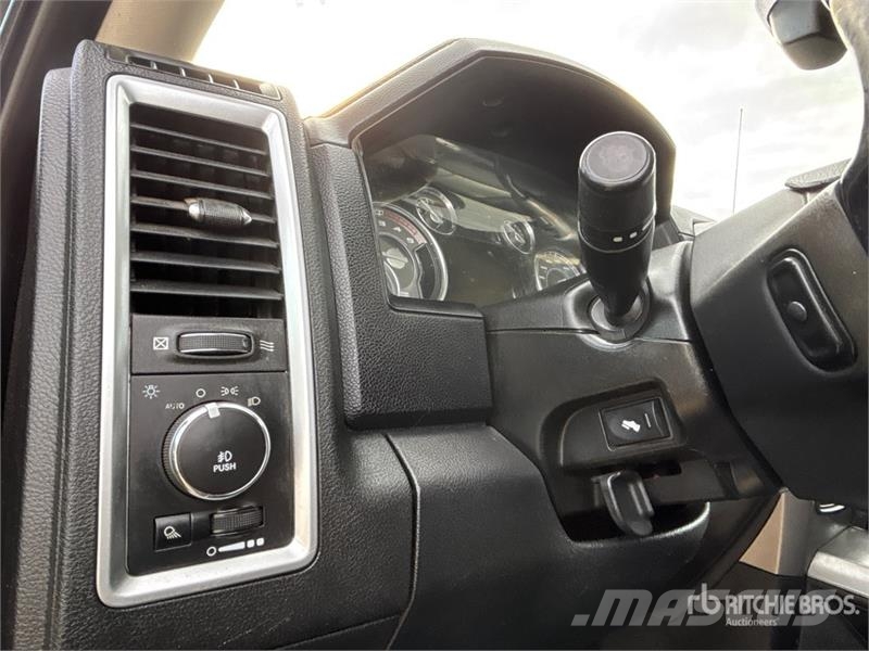 RAM 3500 4x4 Crew Cab Pickup Inne