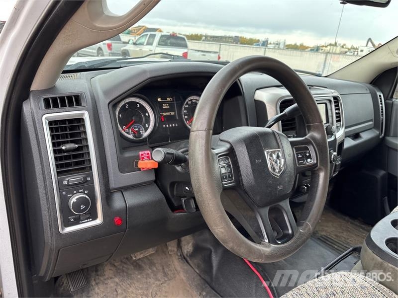RAM 3500 4x4 Crew Cab Pickup Diger