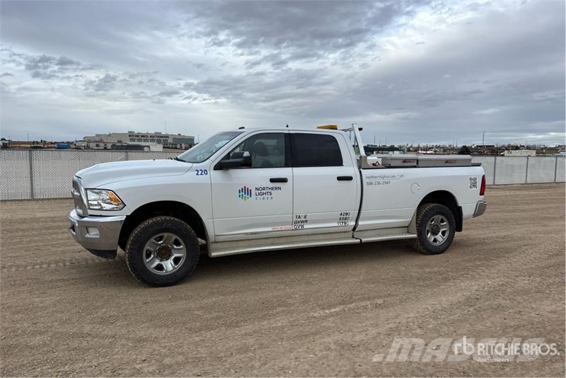 RAM 3500 4x4 Crew Cab Pickup Diger
