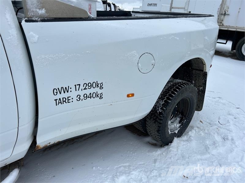RAM 3500 4x4 Crew Cab Pickup Kita