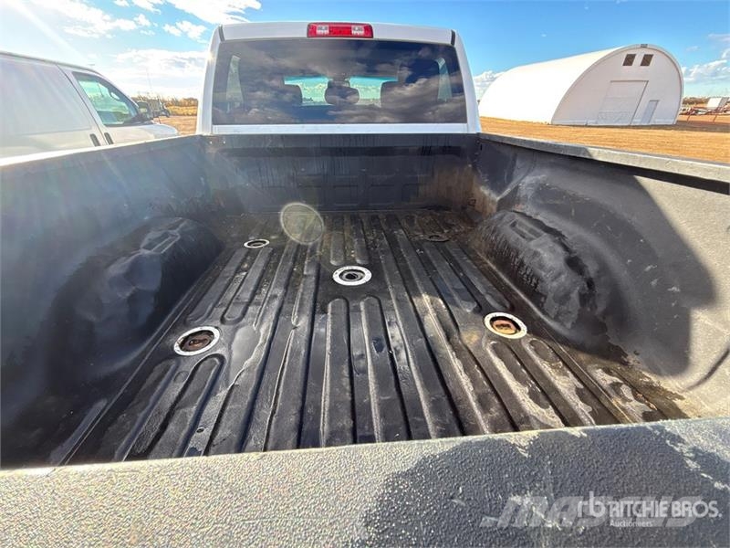 RAM 3500 4x4 Crew Cab Pickup Drugi