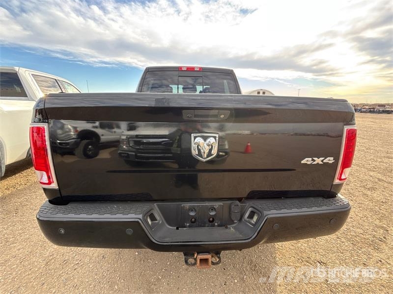 RAM 3500 4x4 Crew Cab Pickup Inne
