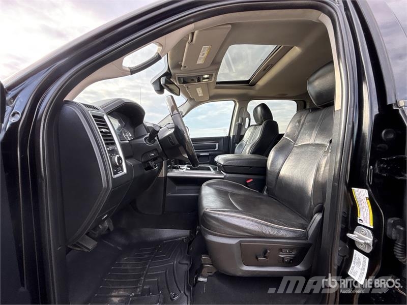 RAM 3500 4x4 Crew Cab Pickup Inne