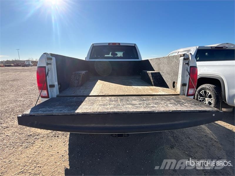 RAM 3500 4x4 Crew Cab Pickup Прочие фургоны