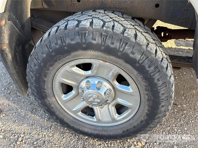 RAM 3500 4x4 Crew Cab Pickup Прочие фургоны