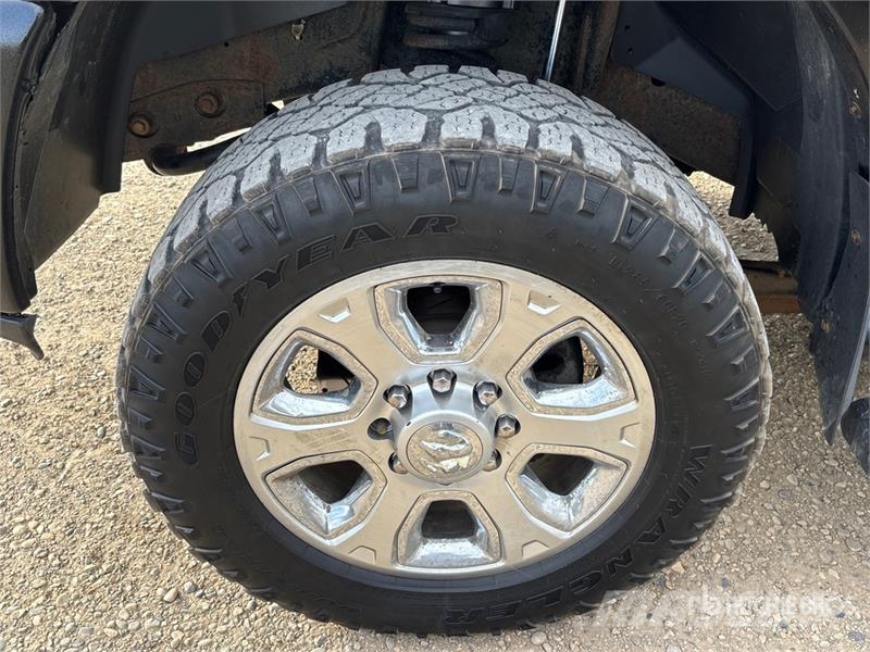 RAM 3500 4x4 Crew Cab Pickup Inne