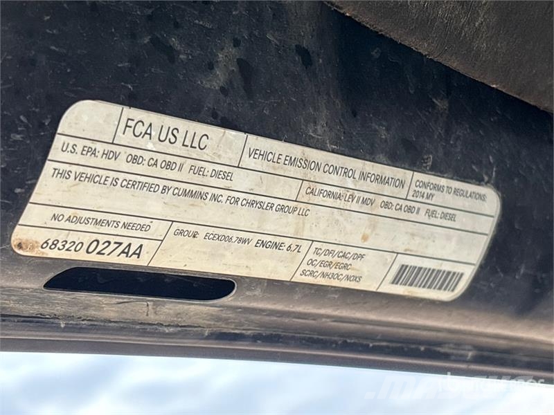 RAM 3500 4x4 Crew Cab Pickup Inne