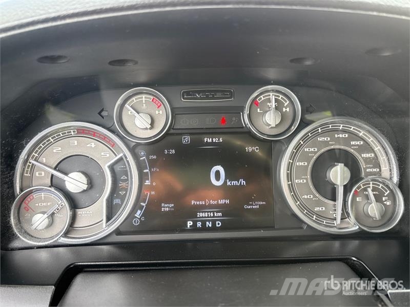 RAM 3500 4x4 Crew Cab Pickup Inne