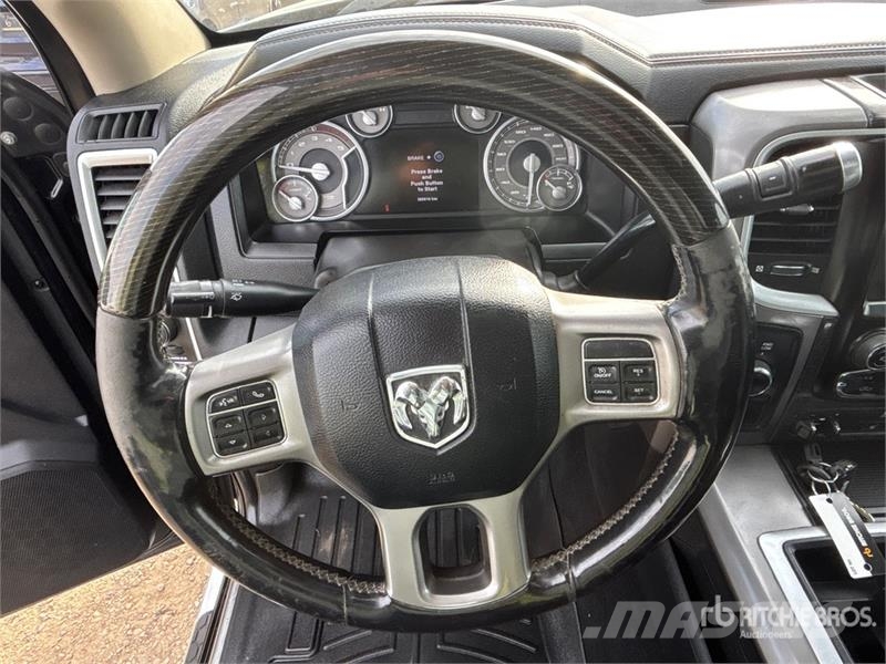RAM 3500 4x4 Crew Cab Pickup Inne