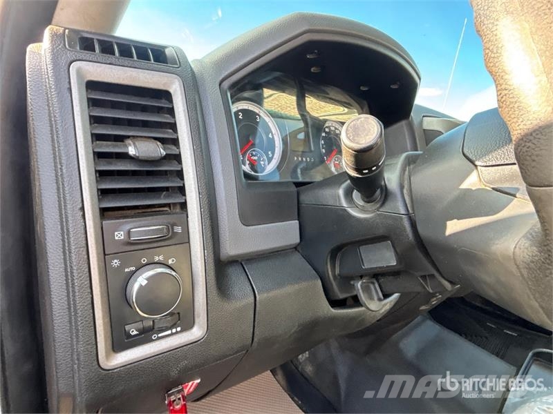 RAM 3500 4x4 Crew Cab Pickup Drugi
