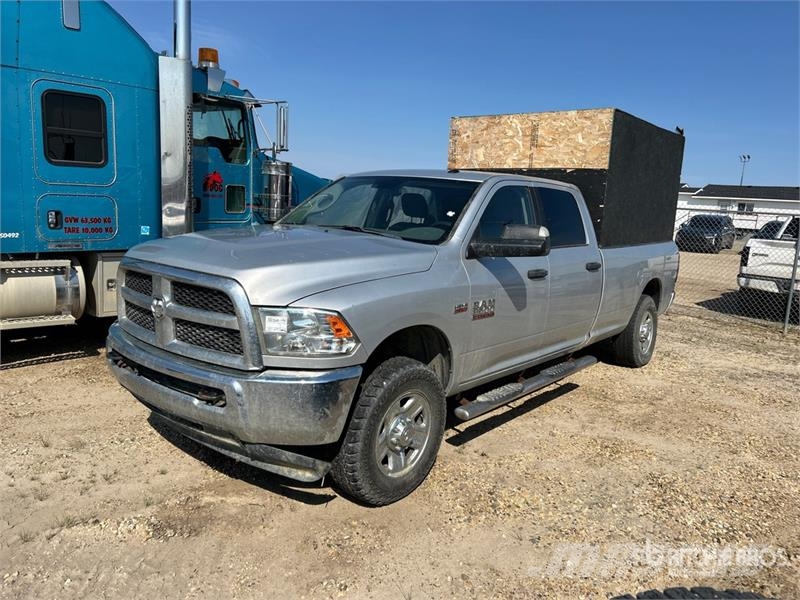 RAM 3500 4x4 Crew Cab Pickup Andre varebiler