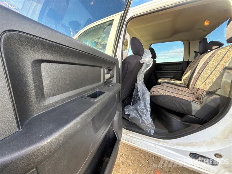 RAM 3500 4x4 Crew Cab Pickup Drugi