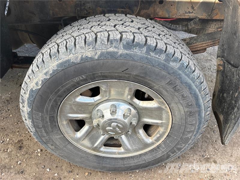 RAM 3500 4x4 Crew Cab Pickup Drugi
