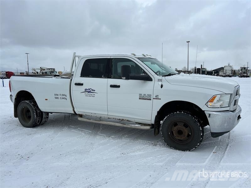 RAM 3500 4x4 Crew Cab Pickup Kita