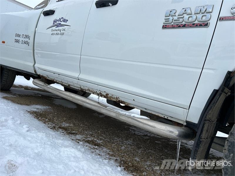 RAM 3500 4x4 Crew Cab Pickup Kita