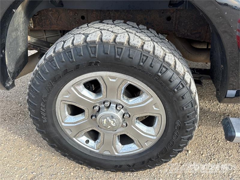 RAM 3500 4x4 Crew Cab Pickup Inne