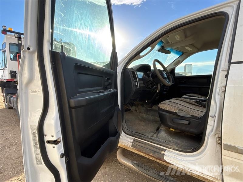 RAM 3500 4x4 Crew Cab Flatbed Truck Flatbed / Dropside trucks