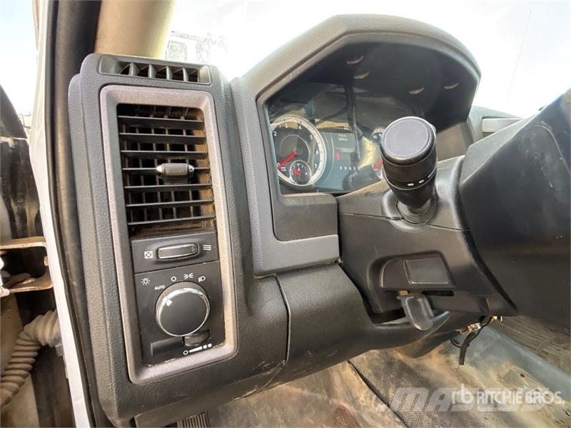 RAM 3500 4x4 Crew Cab Flatbed Truck Flatbed / Dropside trucks