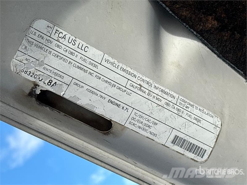 RAM 3500 4x4 Crew Cab Pickup Drugi