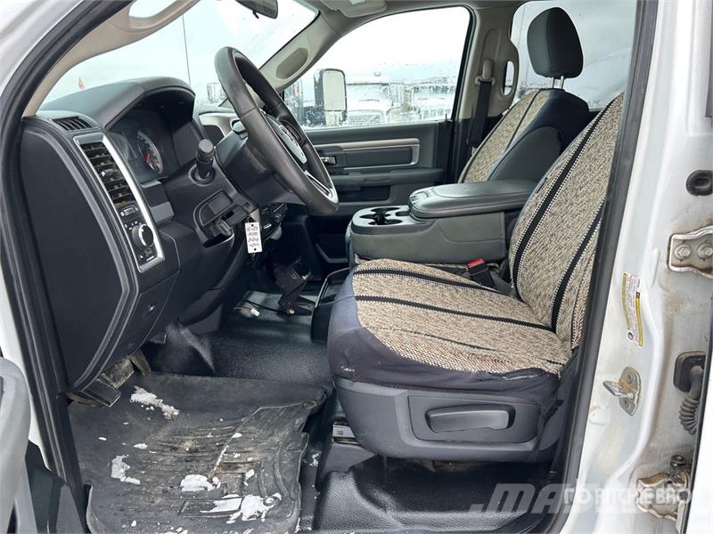 RAM 3500 4x4 Crew Cab Pickup Kita