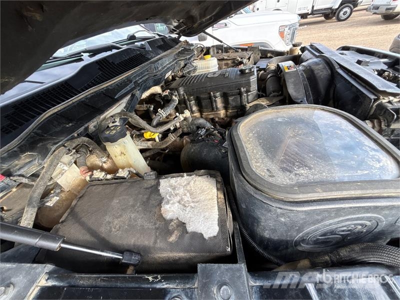 RAM 3500 4x4 Crew Cab Pickup Inne