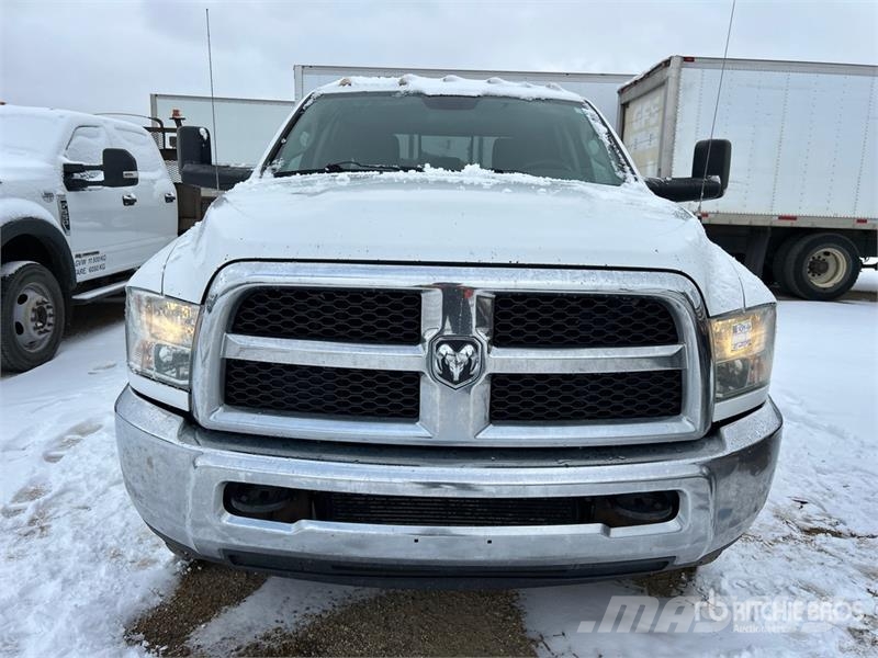 RAM 3500 4x4 Crew Cab Pickup Kita