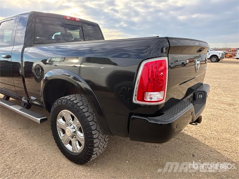 RAM 3500 4x4 Crew Cab Pickup Inne