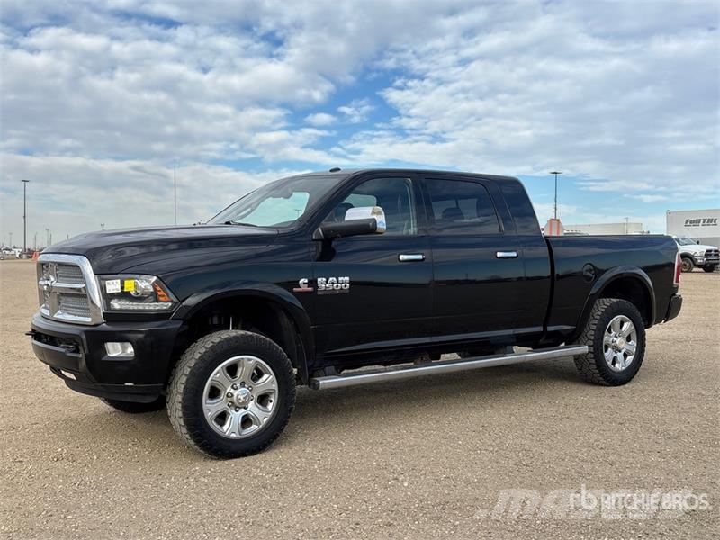 RAM 3500 4x4 Crew Cab Pickup Inne