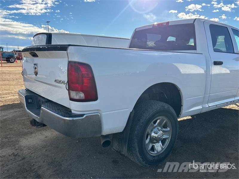 RAM 3500 4x4 Crew Cab Pickup Drugi
