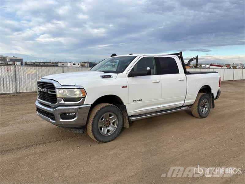 RAM 3500 4x4 Crew Cab Pickup أخرى