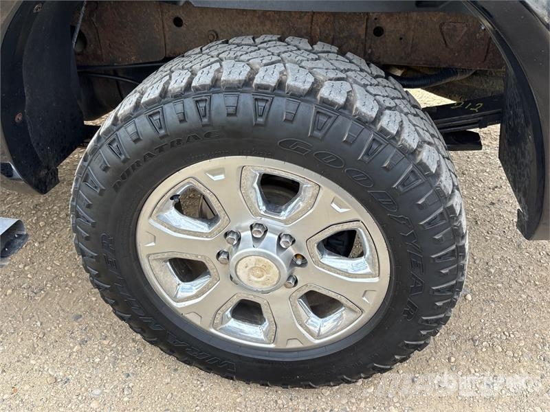 RAM 3500 4x4 Crew Cab Pickup Inne