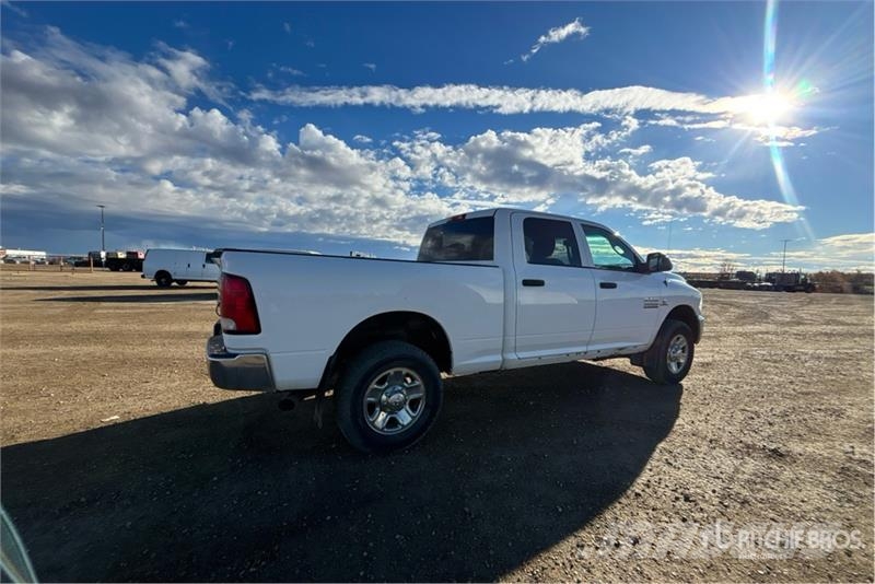 RAM 3500 4x4 Crew Cab Pickup Drugi
