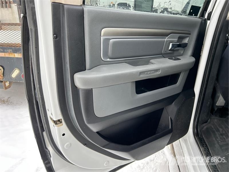 RAM 3500 4x4 Crew Cab Pickup Kita