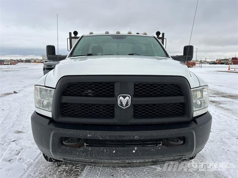 RAM 3500 4x4 Flatbed Truck Бордови