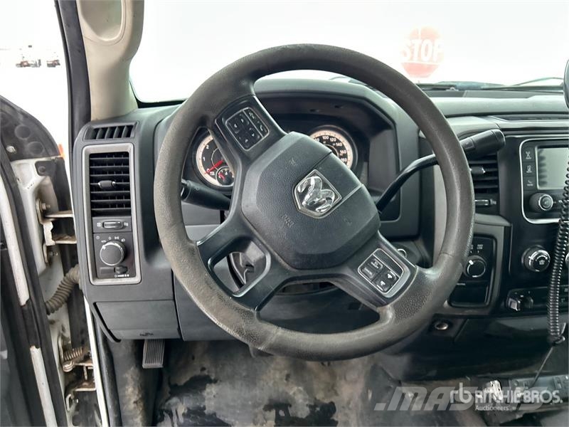 RAM 3500 4x4 Flatbed Truck Бордови