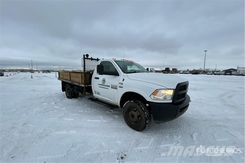 RAM 3500 4x4 Flatbed Truck Бордови