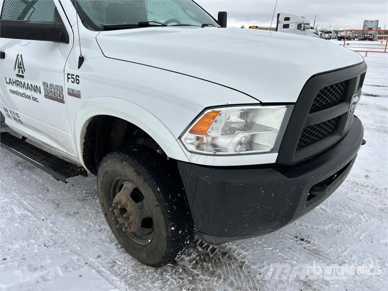 RAM 3500 4x4 Flatbed Truck Бордови