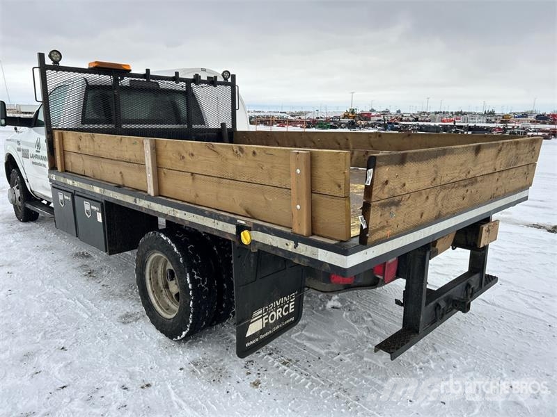 RAM 3500 4x4 Flatbed Truck Бордови