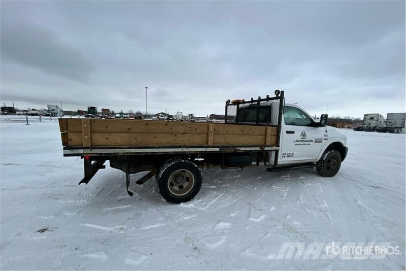 RAM 3500 4x4 Flatbed Truck Бордови
