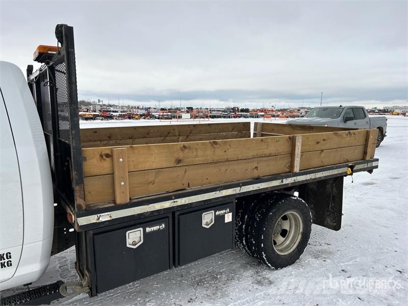 RAM 3500 4x4 Flatbed Truck Бордови