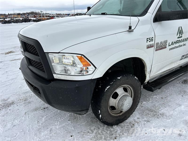RAM 3500 4x4 Flatbed Truck Бордови