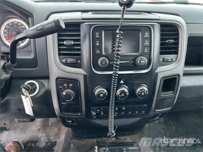 RAM 3500 4x4 Flatbed Truck Бордови
