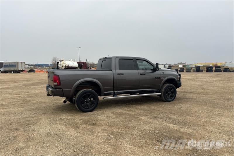 RAM 3500 Laramie 4x4 Crew Cab Pickup Autre fourgon / utilitaire