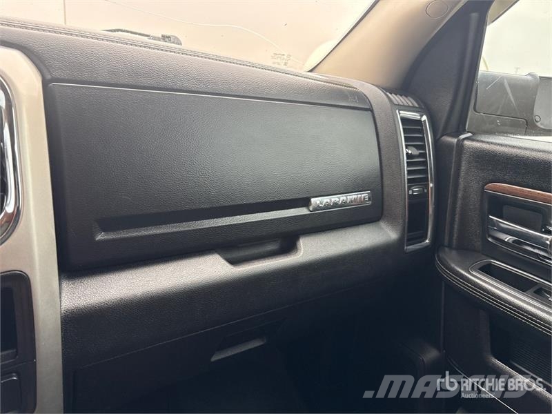 RAM 3500 Laramie 4x4 Crew Cab Pickup Autre fourgon / utilitaire