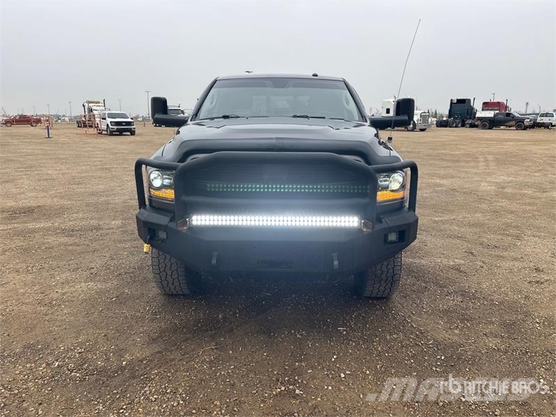 RAM 3500 Laramie 4x4 Crew Cab Pickup Autre fourgon / utilitaire