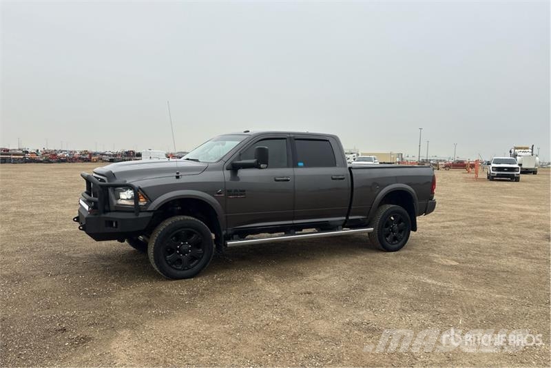RAM 3500 Laramie 4x4 Crew Cab Pickup Autre fourgon / utilitaire