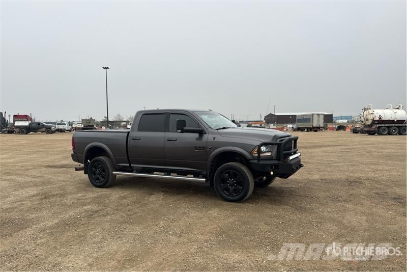 RAM 3500 Laramie 4x4 Crew Cab Pickup Autre fourgon / utilitaire